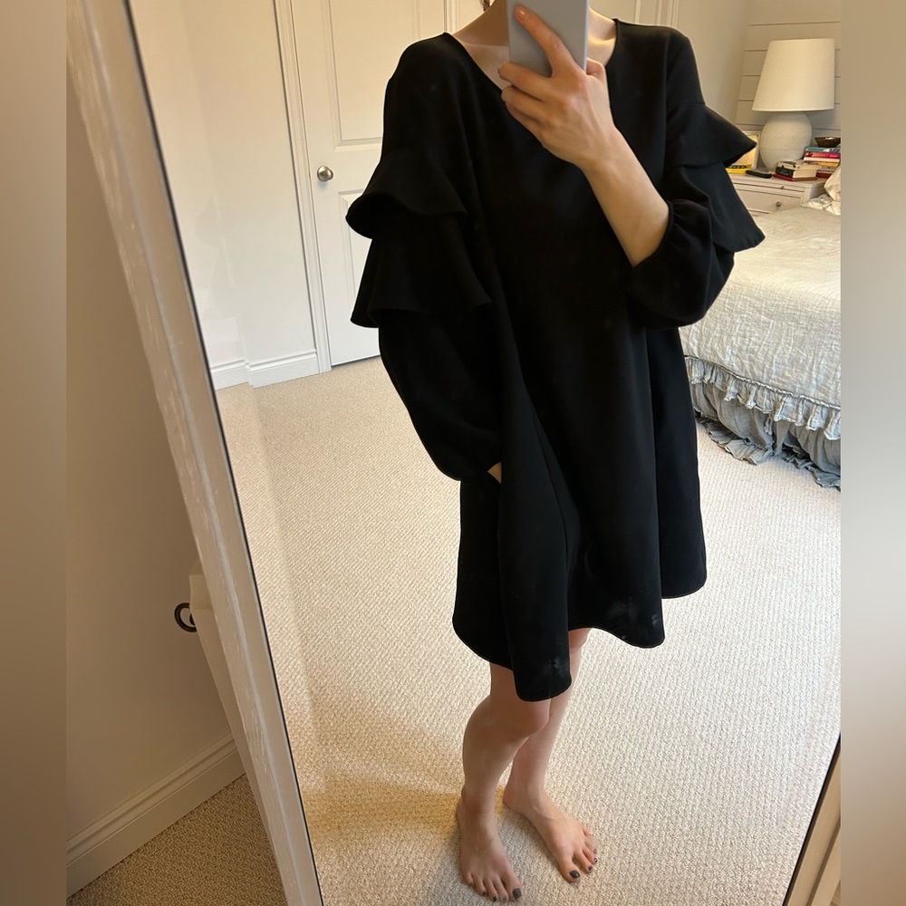Classic black oversized long sleeve dress with pockets never worn size medium